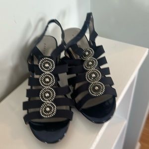 Women’s sandals